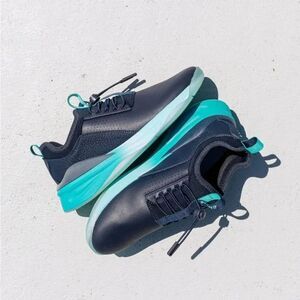 Clove Classic Core Healthcare Sneaker Women's 6 Color‎ Navy